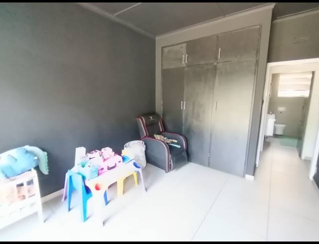3 BEDROOM HOUSE FOR SALE IN SOUTH CREST